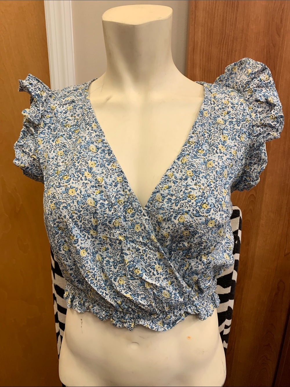 Universal Thread Blue Floral Wrap Crop Top with Ruffle Sleeves